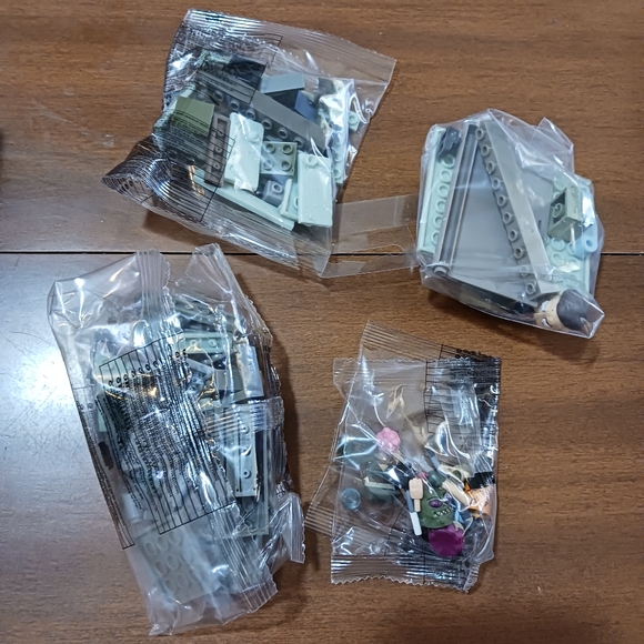 Smith Family Garage Rack Mr Rick & Morty McFarlane Constuction Set Flaw Box - Picture 3 of 7